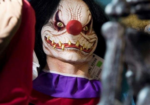 Apuñalan a adolescente vestido de payaso en Alemania