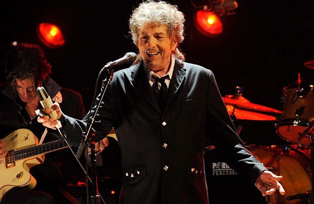 Bob Dylan guarda silencio sobre Nobel de Literatura
