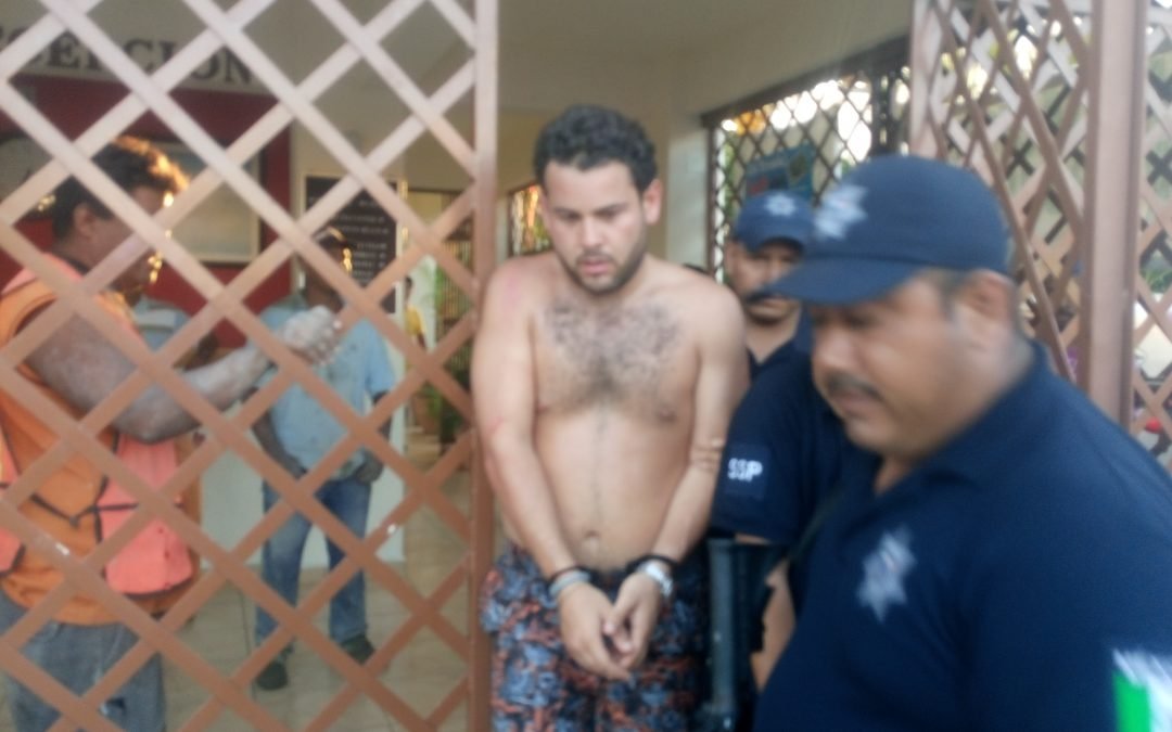 Turistas agreden a prestador de servicios en Huatulco