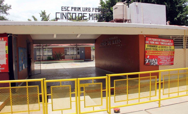 Entrega CNTE certificados sin validez a alumnos de Oaxaca