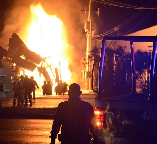 Se incendia en gasolinera un camión en ciudad Juárez