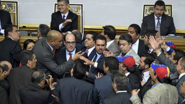 Los diputados deciden enjuiciar a Maduro en Venezuela
