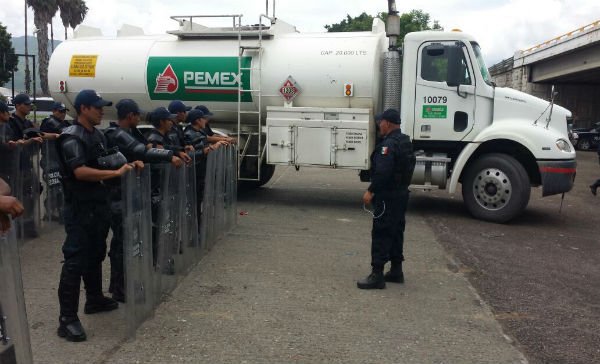 Policía estal brinda seguridad a ipipas de combustible en el Istmo