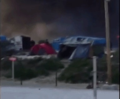 Provocan incendios en campamento de migrantes en Francia