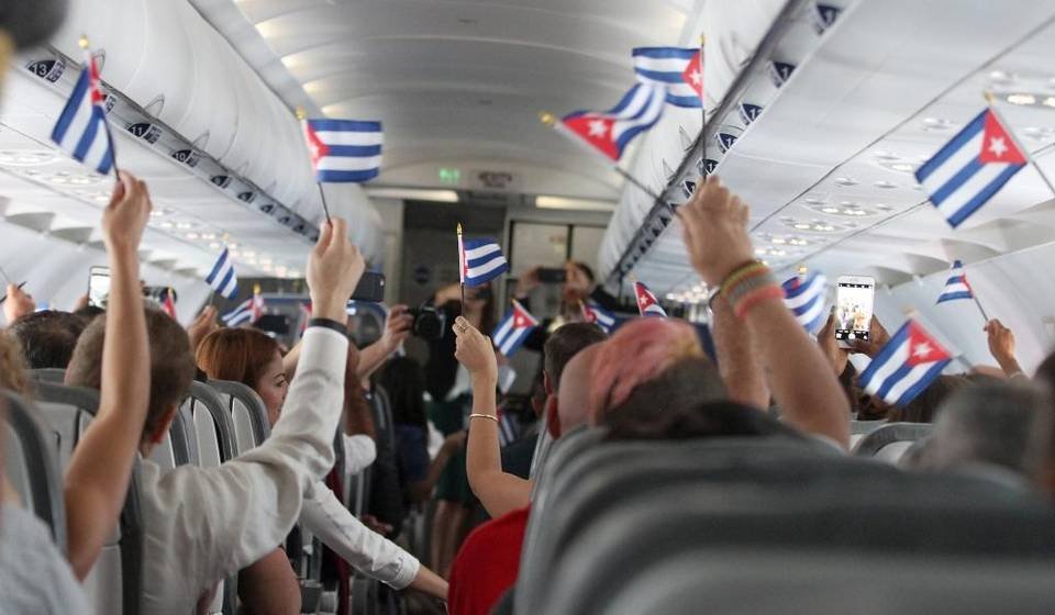 Se abaratan los vuelos a Cuba, pero lea la letra chica antes de viajar