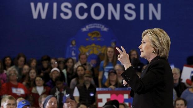 Hillary Clinton quiere que se vuelvan a contar los votos en tres estados