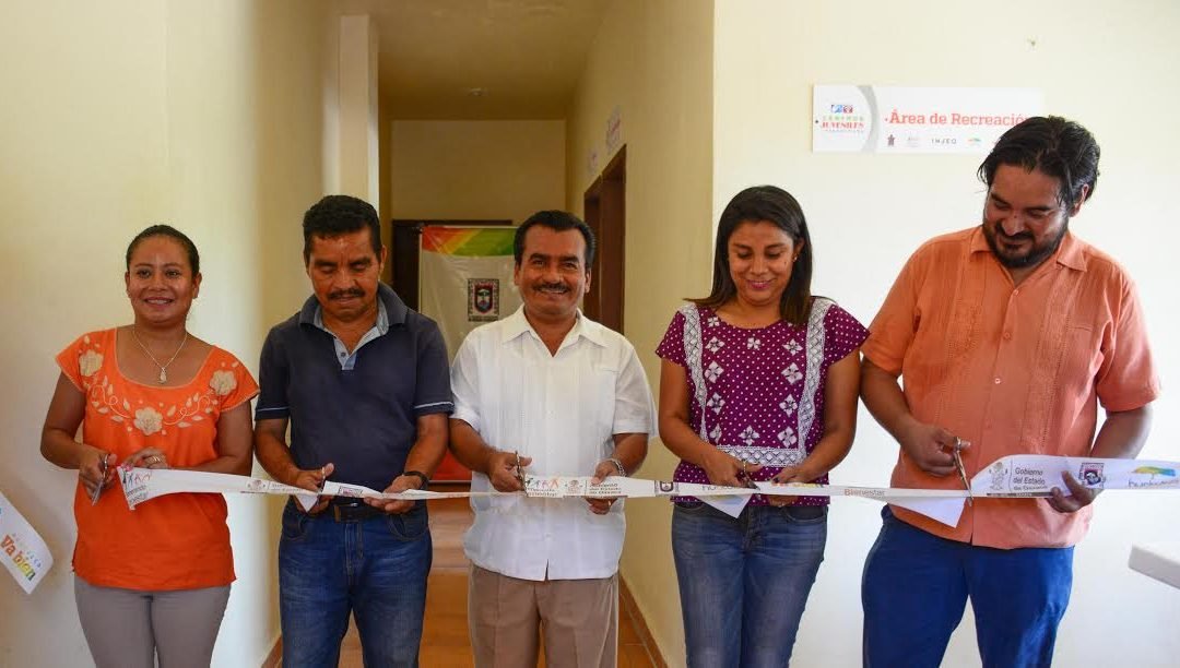 Inauguran Gobierno de Huatulco e INJEO Centro Interactivo Juvenil en Bajos de Coyula