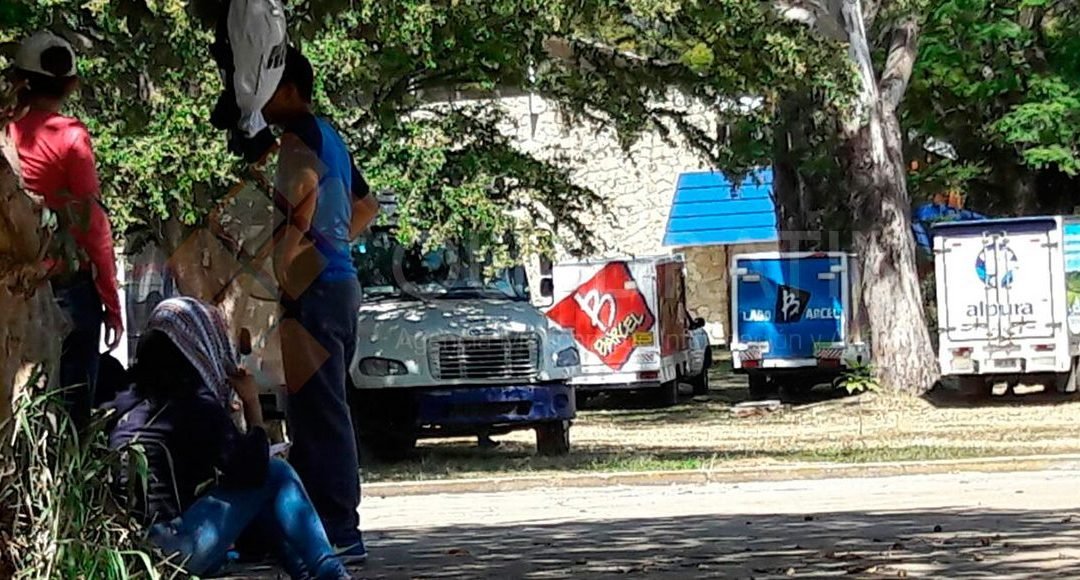 Reanudan normalistas actos vandálicos contra empresas privadas en Oaxaca