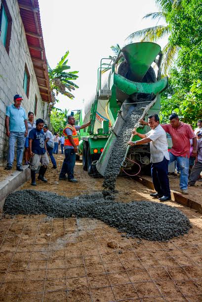 Supervisa Edil de Huatulco obra gestionada ante Diputada Federal