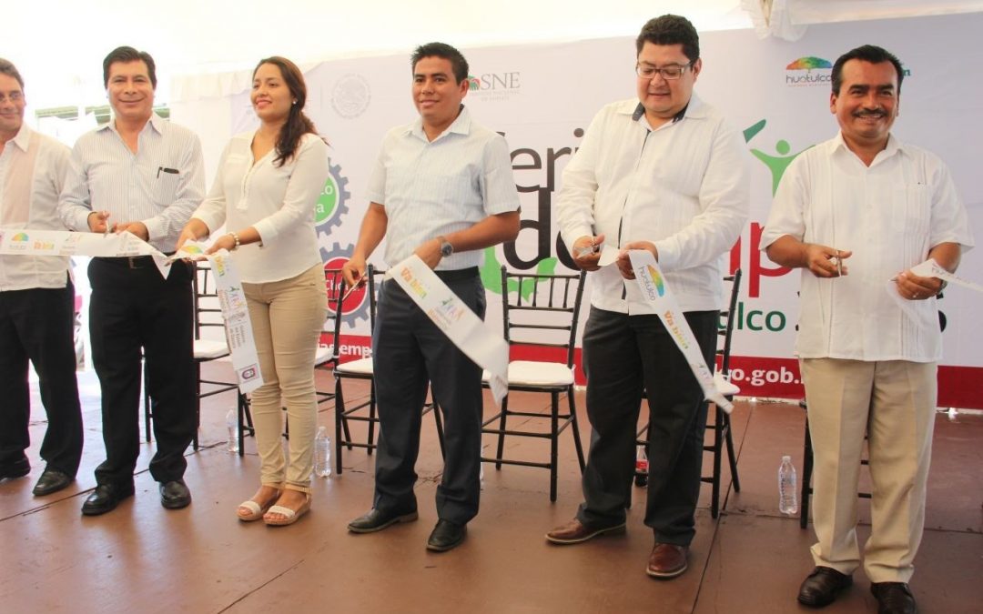 Un Gran Exito la Feria de Empleo Huatulco 2016