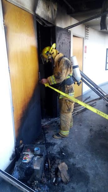 Bomberos de Oaxaca sofocan incendio en el edifico del poder judicial