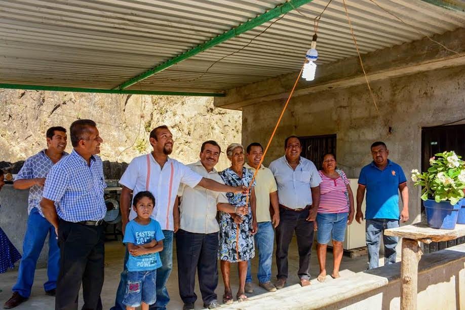 Continúa Darío Pacheco entregando Buenas Obras; ahora en Las Pozas y Arroyo Xúchitl