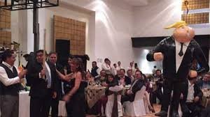 Entre insultos y chiflidos contra Donald Trump, senadores izquierdistas de México celebraron una fiesta previa a la Navidad