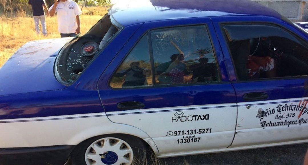 Identifican a personas baleadas en taxi de San Blas Atempa