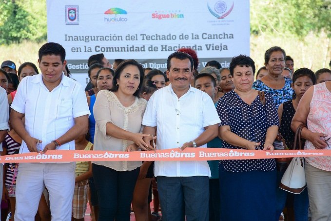 Inaugura Darío Pacheco techado en Hacienda Vieja