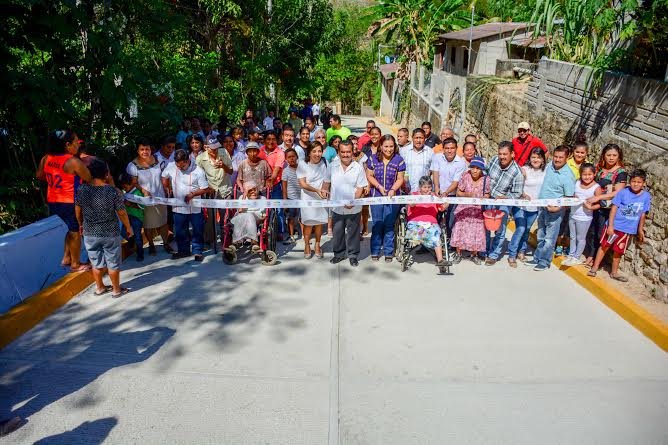 Inauguran Darío Pacheco y Karina Barón obra de pavimentación en Hondura de Toro