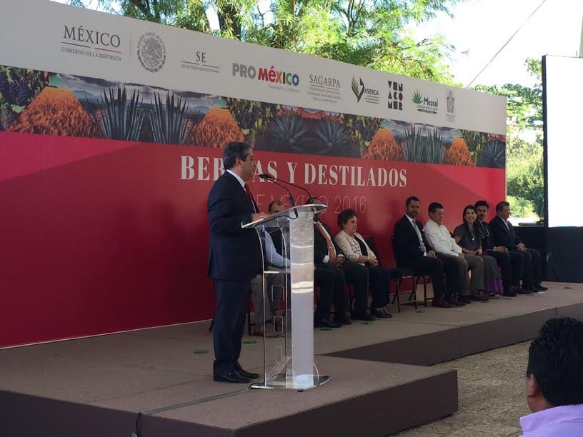 Promueve Secretaría de Economía Estatal exportación de destilados de agave