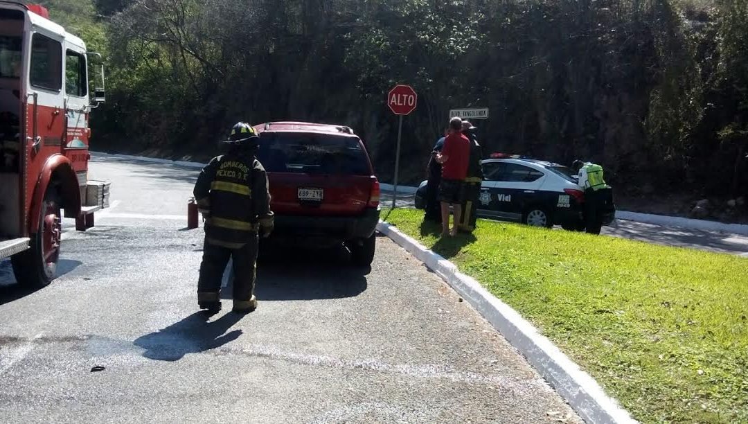 Se incendia un vehículo en  Boulevard Benito Juárez