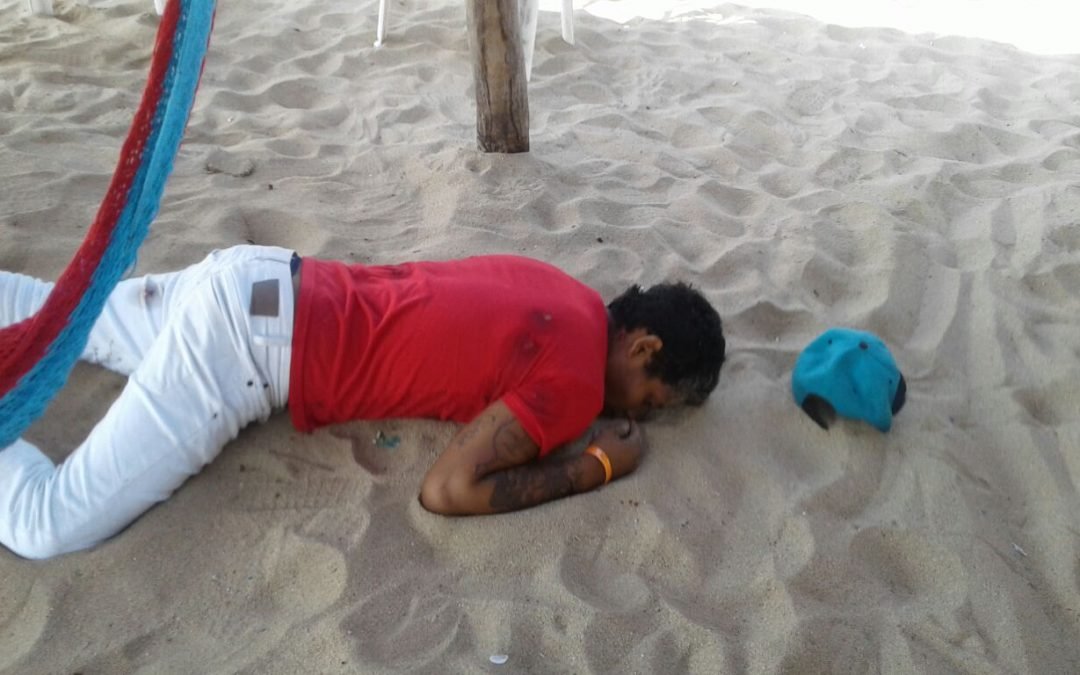 Asesinan a civiles en playa de Acapulco.