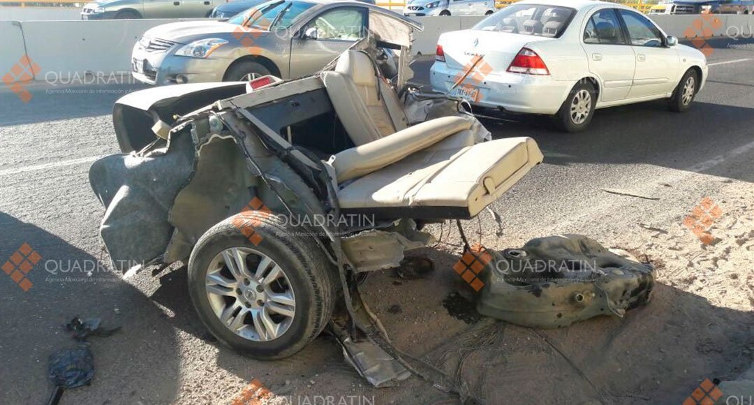 Automóvil choca y se parte en dos en Oaxaca
