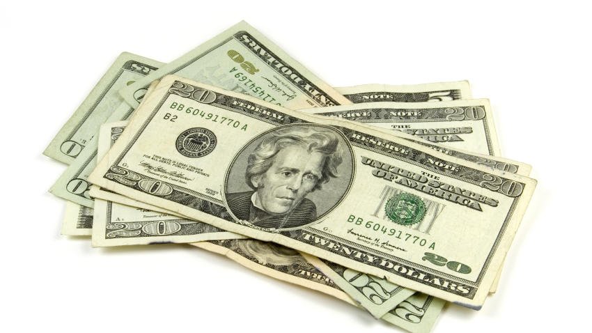 El peso cae 21.75 unidades por dólar