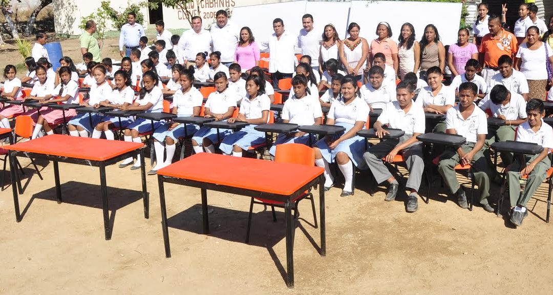 Equipa IEEPO secundaria en Puerto Escondido
