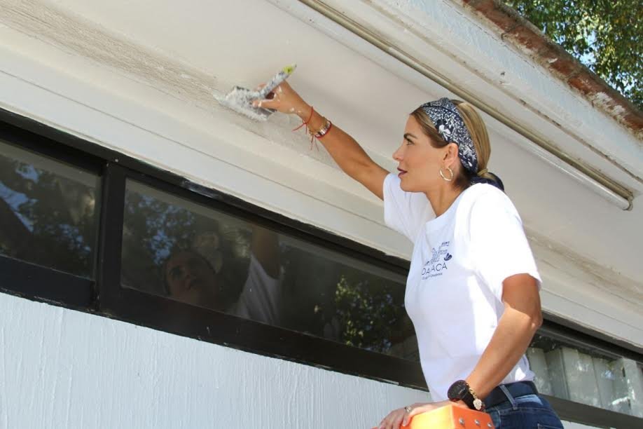 Ivette de Murat realiza tequio para rehabilitar instalaciones del DIF