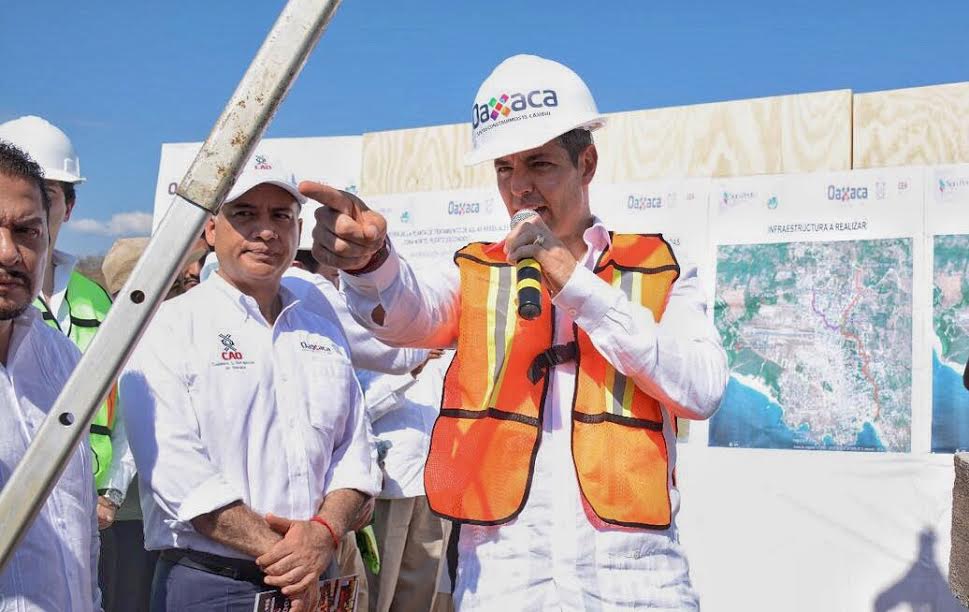Murat da banderazo de rehabilitación de carreteras de la Región Costa