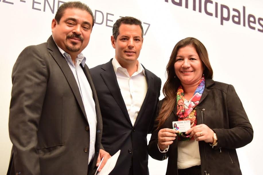 Murat inicia entrega de acreditaciones a las autoridades municipales