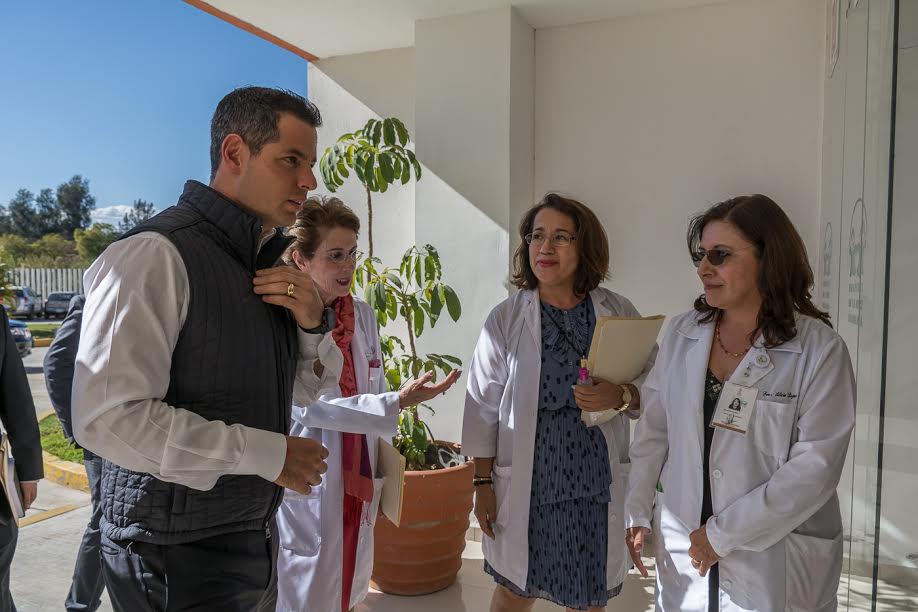 Murat se compromete a brindar atención integral al Hospital de la Niñez Oaxaqueña