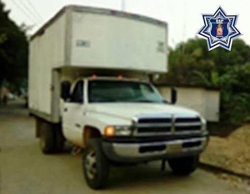 Policias estatales localizan camioneta robada que trasladaba hidrocarburo