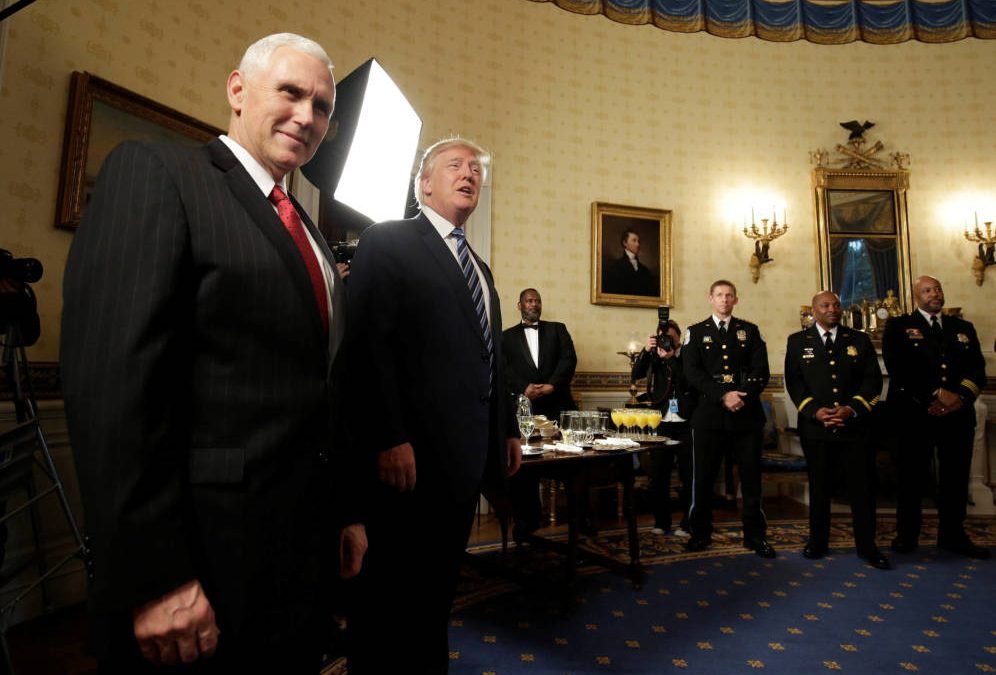 Por qué Trump se equivoca al eliminar el español de la web de la Casa Blanca