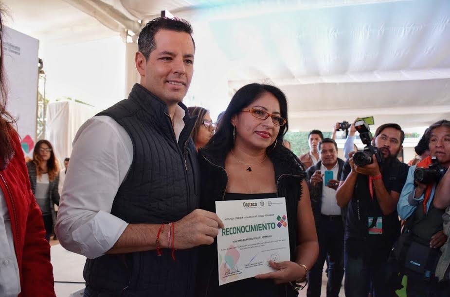 Refrenda Murat Hinojosa compromiso para fortalecer el servicio educativo del IEBO