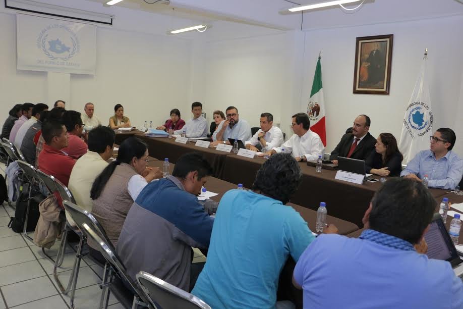 Refrenda Murat su respaldo a las familias de las víctimas de Nochixtlán