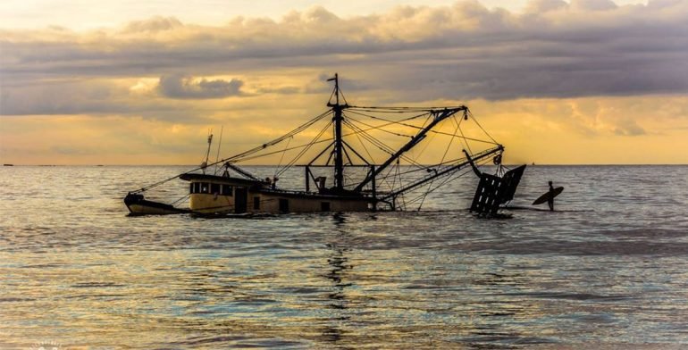 Se hunde barco entre Costas de Chiapas y Oaxaca