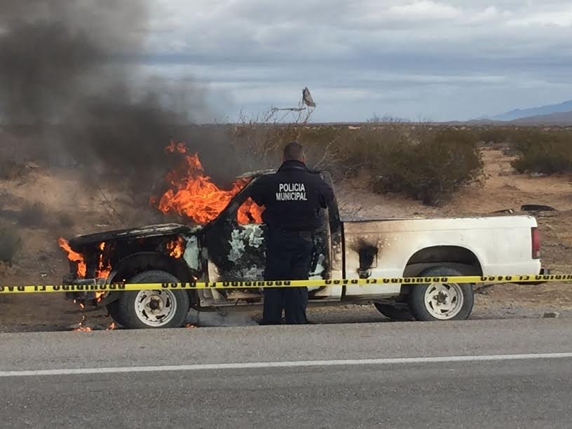 Ejecutan y calcinan a un hombre en la carretera de Cd. Juarez