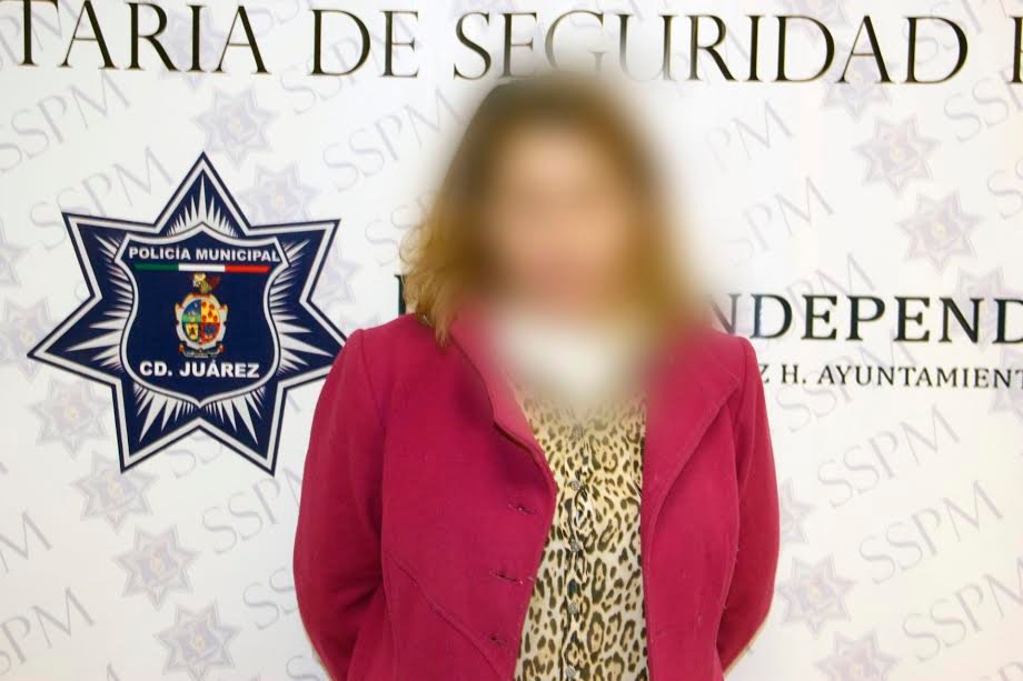 Detiene la Policía Municipal a mujer que intentó robarse un niño de un salón de eventos infantiles