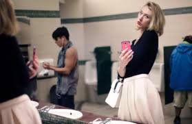 Estudiantes trans ya no podrán elegir baño