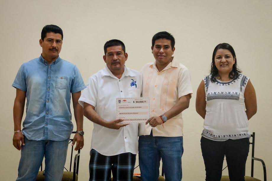 Gobierno Municipal apoya a prestadores de servicios náuticos de Huatulco