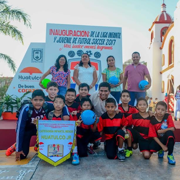 Inaugura Edil de Huatulco Liga “Hux” de Futbol Soccer Infantil y Juvenil, y Liga de Béisbol