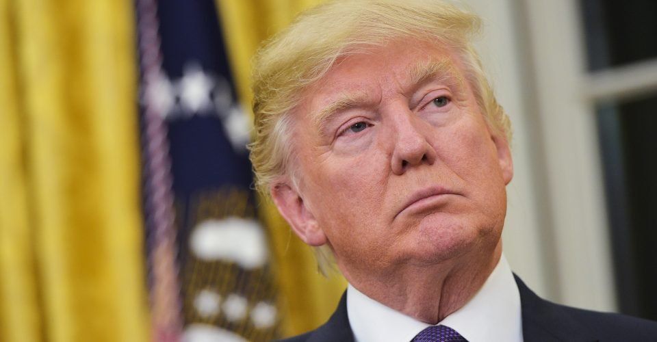 La primera crisis de Trump: renuncia Michael Flynn su consejero de seguridad interior