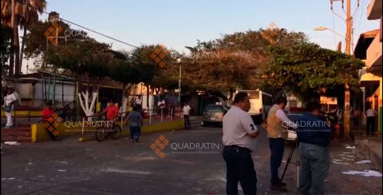 Riñen policías y ambulantes en Juchitán