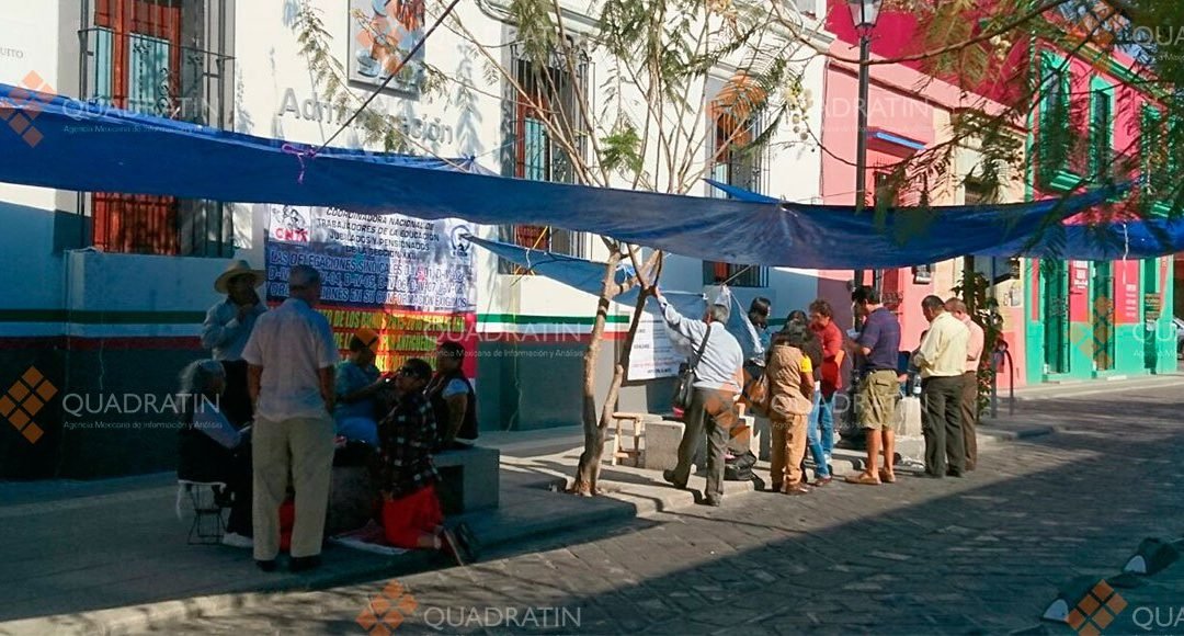 Toma la CNTE oficinas del SAT y bloquean calle en Oaxaca de Juárez