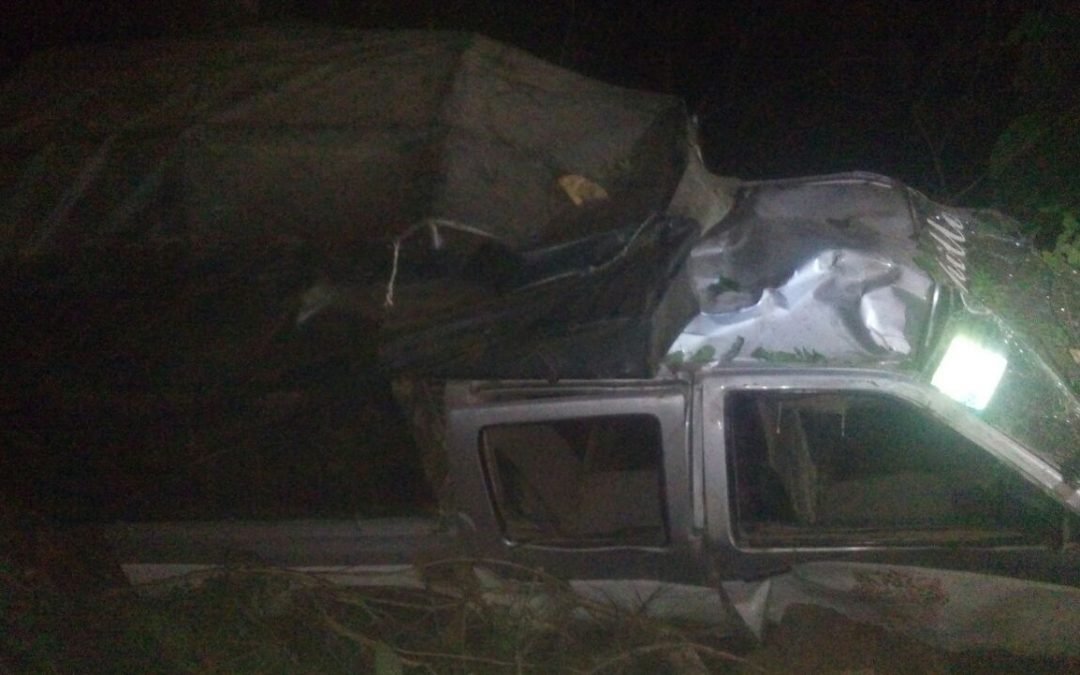 Se vuelca camioneta cerca de la finca Alemania