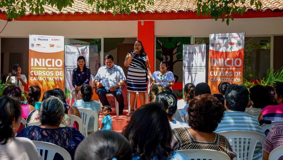 DIF Huatulco e ICAPET inauguran cursos de capacitación