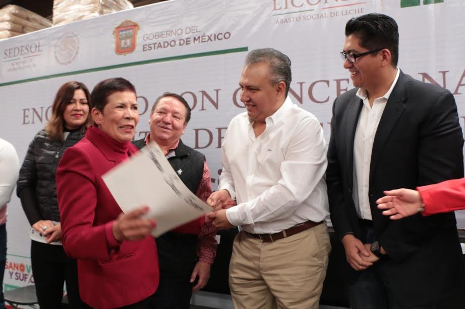 Entrega titular de Liconsa apoyos a concesionarios