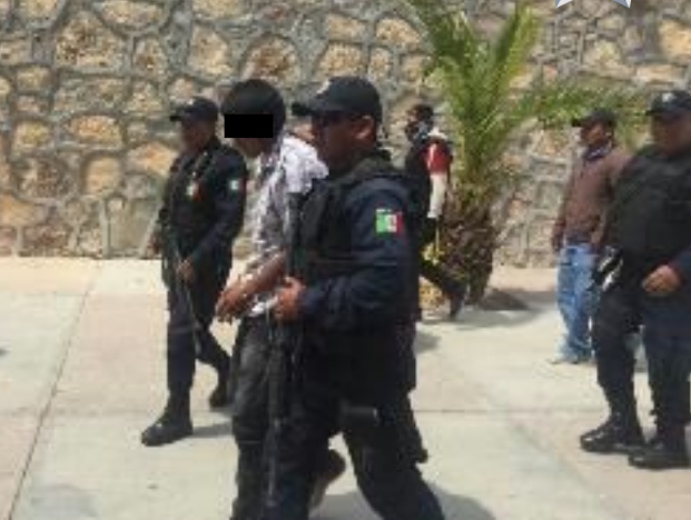 Fuerzas estatales de seguridad coordinan traslado de presuntos responsables de robo ante autoridades ministeriales.