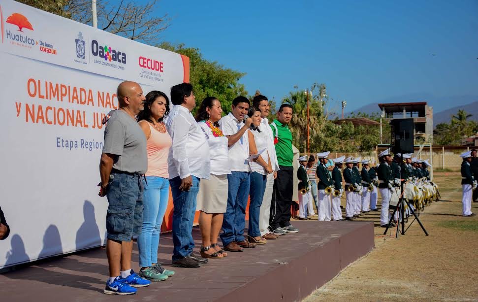José Hernández inaugura actividades de Olimpiada Deportiva Regional sede Huatulco
