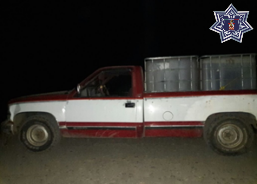 Localiza policía estatal 3 camionetas con contenedores abastecidos de Hidrocarburo.