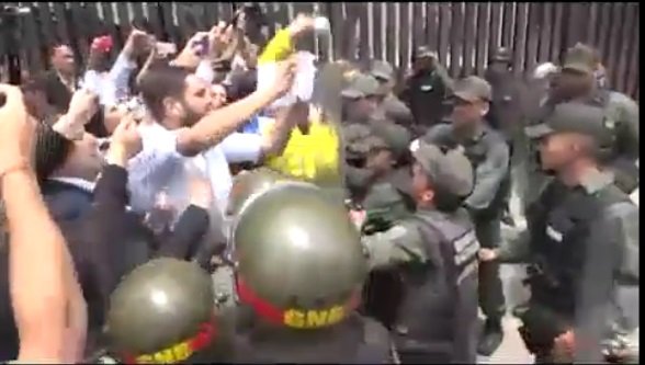 Maduro consolida autogolpe en Venezuela, OEA convoca reunión de emergencia